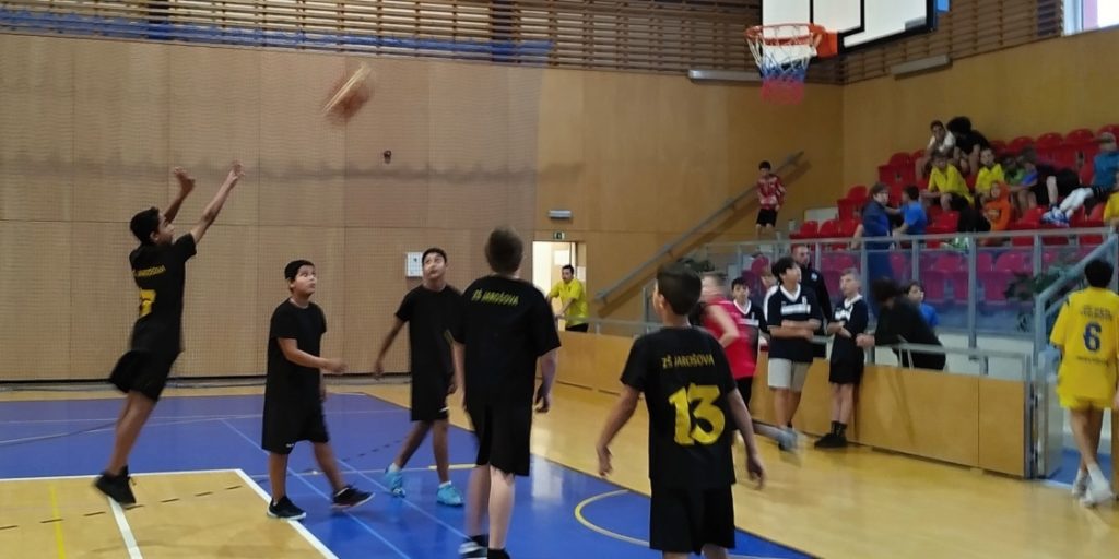 Městské postupové kolo v basketbalu mladších žáků ZŠ Jarošova