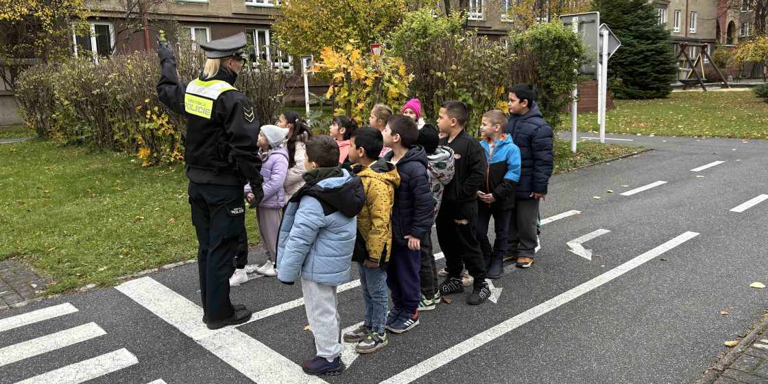 Bezpečně do cíle – prvňáčci na preventivním projektu ZŠ Jarošova