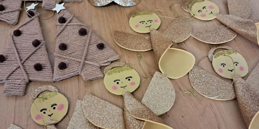 Ozdoby ZŠ Jarošova na vánoční strom magistrátu