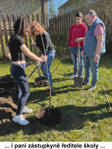 Den Země oslavili deváťáci zasazením ovocného stromu 09